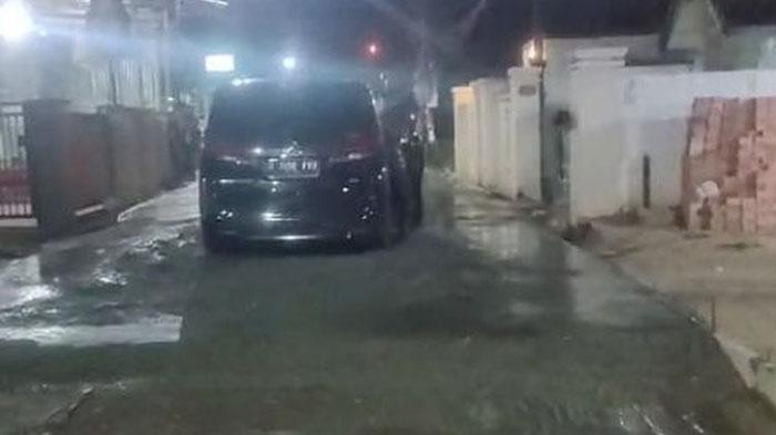 AKHIR-Nasib-Pengemudi-Alphard-Usai-Trabas-Jalan-Dicor-Ganti-Rugi-Rp-13-Juta-Terungkap-Identitasnya.jpg