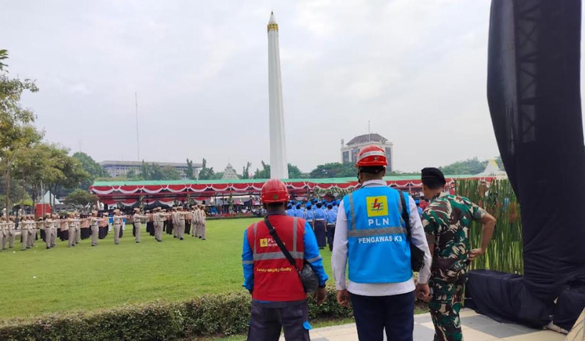 AMANKAN-PASOKAN-Petugas-PLN-UID-Jatim-saat-melaku.jpg