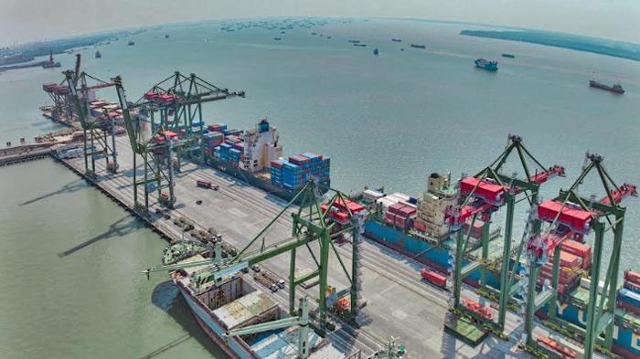 ARUS-PETI-KEMAS-Dermaga-pelabuhan-PT-Terminal-Teluk-Lamong-TTL.jpg