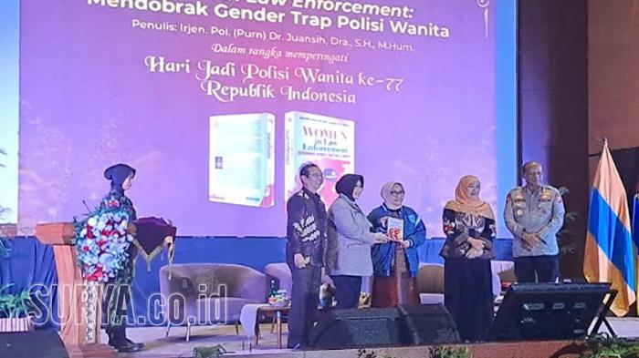 Sekolah Pascasarjana Unair Luncurkan Buku Women In Law Enforcement, Kupas Hal Ini