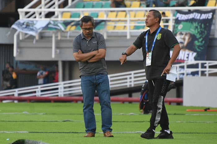 Aji-Santoso-dan-Mustaqim-saat-mendampingi-Persebaya.jpg