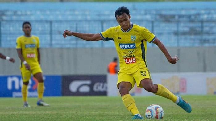 Akbar-saat-membela-Gresik-United-di-Liga-2.jpg