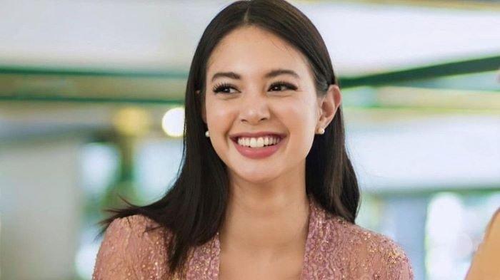 Aktris-sekaligus-penyanyi-Aurelie-Moeremans-baru-saja-dilamar-sang-kekasih-Tyler-Bigenho.jpg