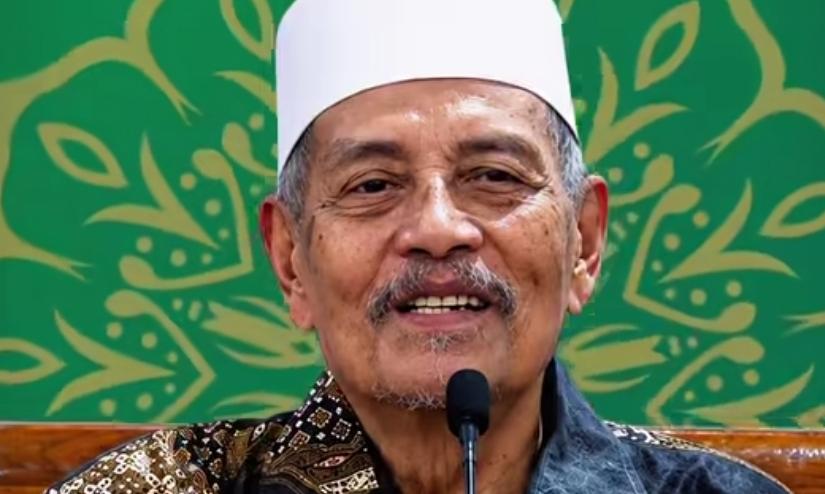 Amalan-Malam-1-Suro-KH-Abdul-Ghofur-Pengasuh-Ponpes-Sunan-Drajat.jpg