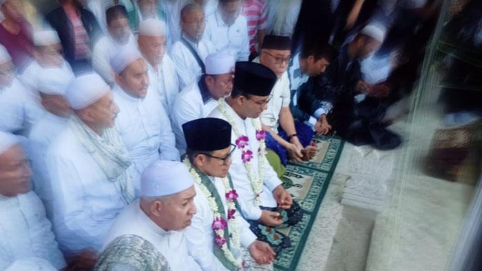 Anies-dan-Cak-Imin-saat-berziarah.jpg