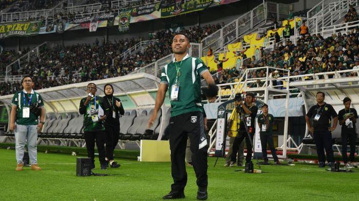 Ardi-Idrus-diperkenalkan-sebagai-pemain-baru-Persebaya-Surabaya-di-Depan.jpg
