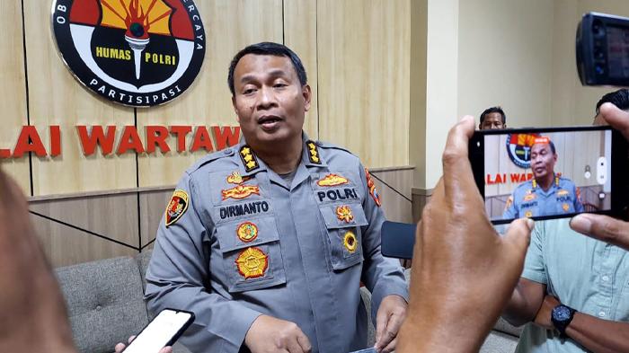 Armuji-atau-Cak-Ji-atas-konten-video-buatannya-yang-viral-di-medsos.jpg