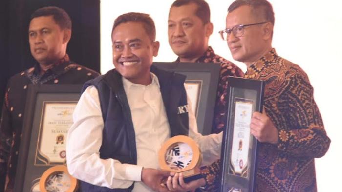 Asisten-Perekonomian-dan-Pembangunan-Pemkab-Blitar-M-Krisna-Triatmanto-kanan.jpg