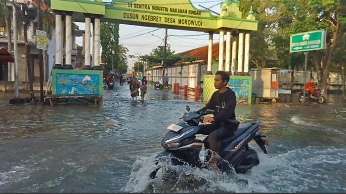 Jalan Raya Morowudi Masih Terendam Banjir, BPBD Gresik Lakukan Monitoring