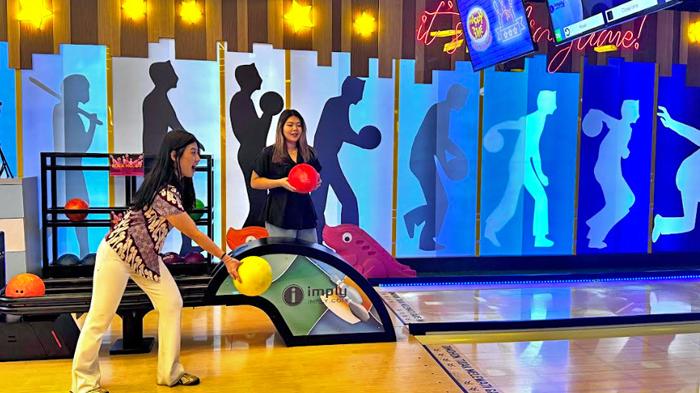 Jadi Tren di Medsos Picu Ramainya Pengunjung Wahana Bermain Bowling di Surabaya