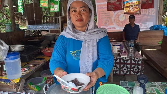 BUBUR-SAGU-Penjual-bubur-sagu-khas-Wisata-Pelang.jpg