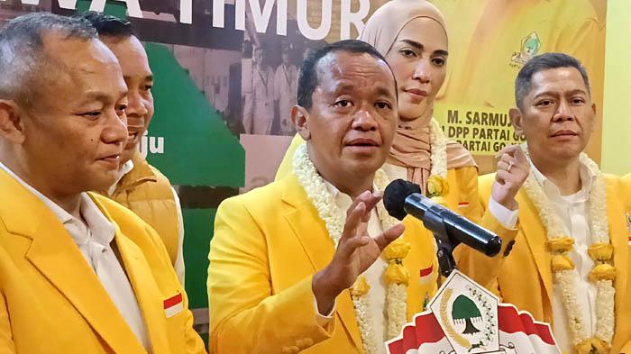 Bahlil-Lahadalia-ditemui-seusai-membuka-forum-Musda-Golkar-Jatim.jpg