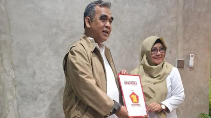 Bakal-Calon-Bupati-Magetan-Nanik-Endang-Rusminiarti-kanan.jpg