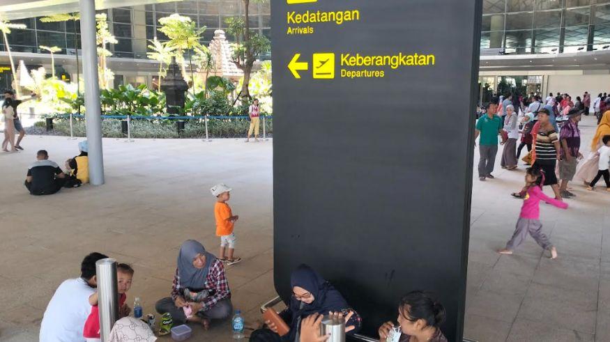 Bandara-Dhoho-Kediri-dipadati-warga-yang-penasaran-ingin-lihat-bandara-yang-dibangun-PT-Gudang-Garam.jpg
