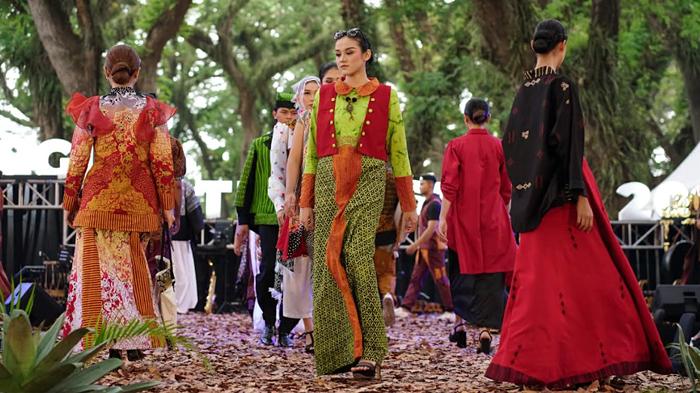 Banyuwangi-Batik-Festival-di-hutan-Djawatan-Banyuwangi.jpg