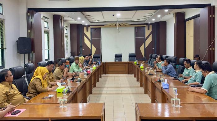 Audensi Dengan LSM, Sekda Pasuruan Tegaskan Mutasi ASN Sesuai Kajian dan Tidak Asal-Asalan