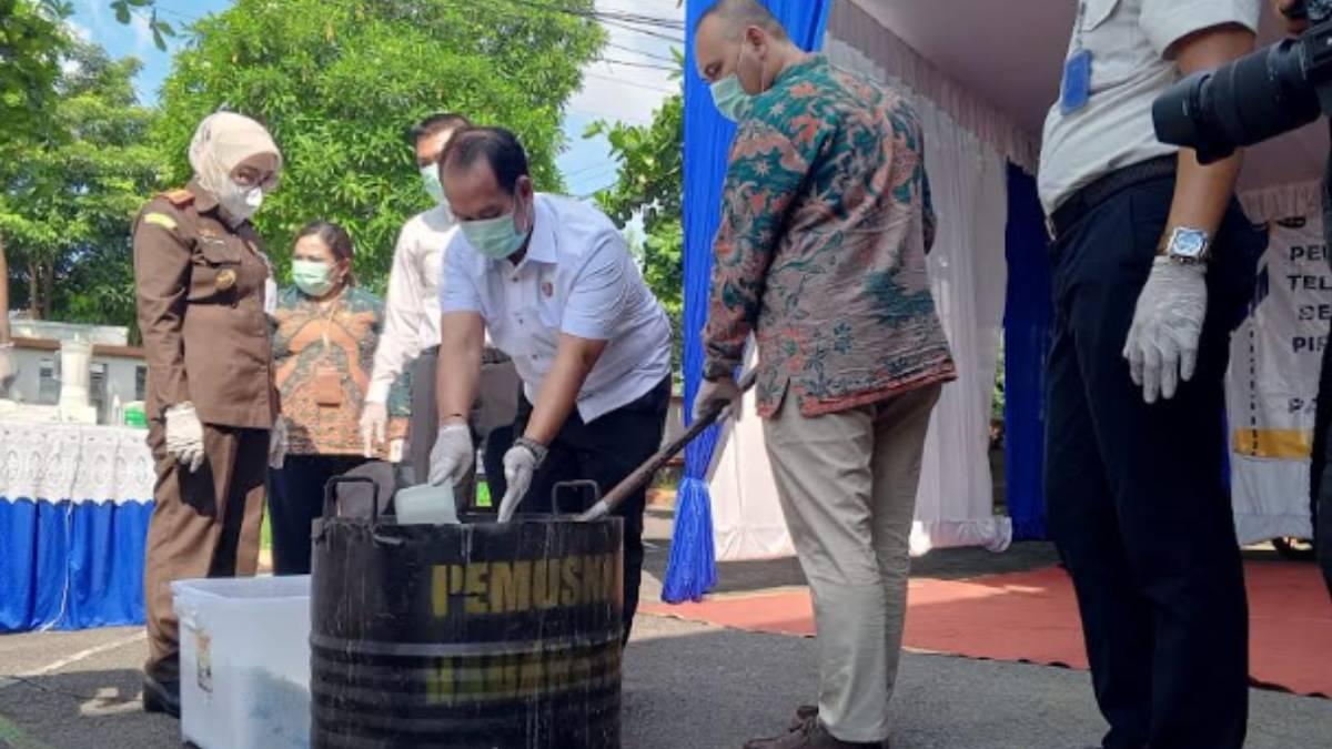 Kejari Jombang Musnahkan Barang Bukti 51 Perkara Pidana, Telah Berkekuatan Hukum Tetap