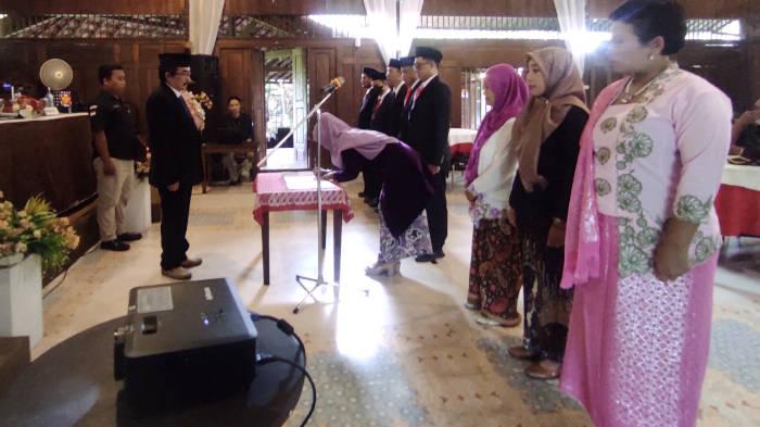 Bawaslu-Kota-Blitar-lantik-panwascam-Pemilu-2024.jpg