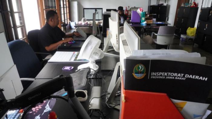 Beda-Aturan-Pusat-Tetapkan-WFH-ASN-Hari-Jumat-Pemprov-Jatim-Pilih-Rabu-demi-Hemat-BBM.jpg