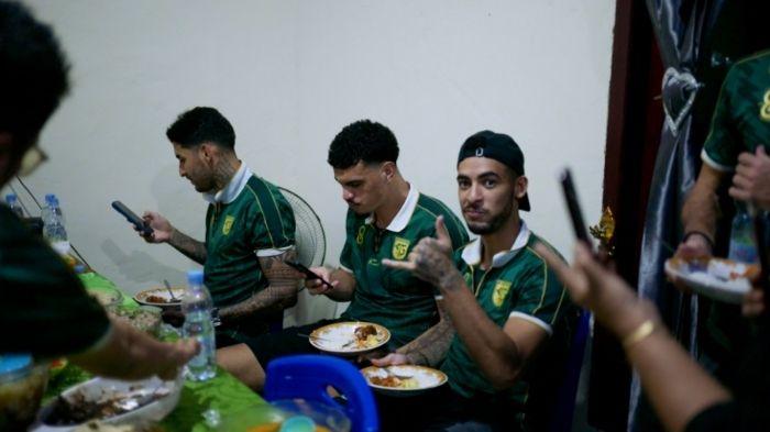 Berita-Persebaya-Surabaya-Trio-Brasil-saat-makan-di-rumah-Alfan-Suaib.jpg
