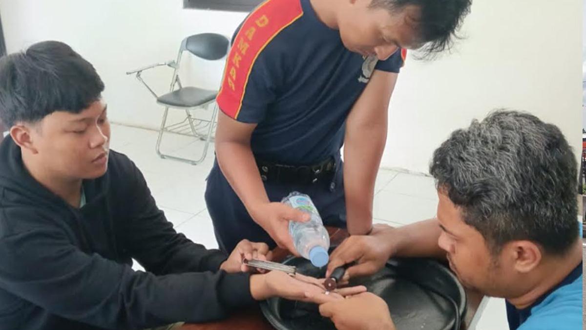 Berkat-kesigapan-petugas-cincin-berhasil-dilepas-tanpa-menimbulkan-luka-serius-pada-korban.jpg