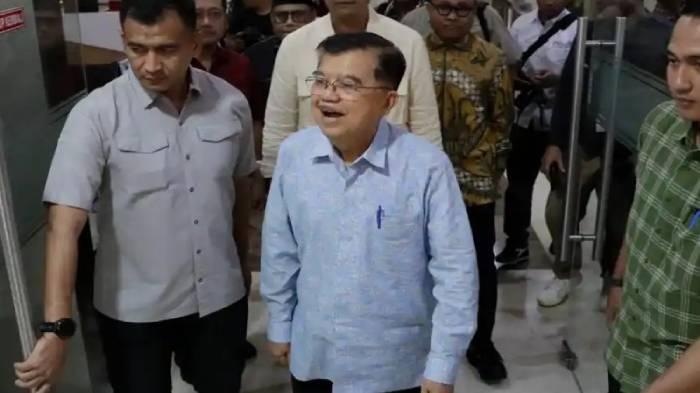 Bukan-Menuduh-JK-Hanya-Beri-Solusi-Akhiri-Kasus-Ijazah-Jokowi-Kubu-Roy-Suryo-Itu-Kehendak-Publik.jpg