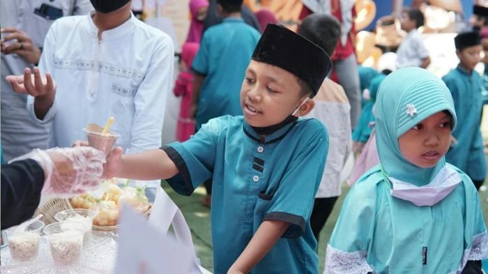 Bulan-Muharram-Jadi-Waktu-Istimewa-untuk-Menyantuni-Anak-Yatim-Ini-Dalilnya-Keutamaannya.jpg