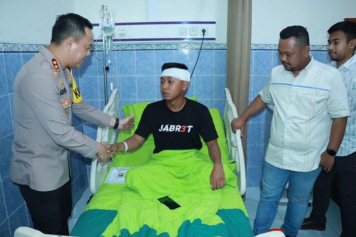 Bupati Gresik Gus Yani dan Forkopimda Jenguk Korban Kerusuhan Stadion Joko Samudro