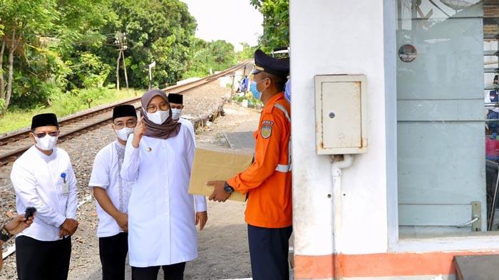 Demi Kenyamanan Para Pemudik, Banyuwangi Kerahkan Relawan Penjaga Perlintasan KA Tak Berpalang Pintu