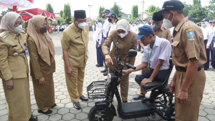 Bupati Ipuk Tinjau MPLS di SMKN 1 Glagah Banyuwangi, Berpesan Kembangkan Potensi Siswa