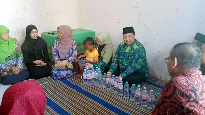 Bupati Jombang Warsubi Jamin Pengobatan Terbaik untuk Sulton Bocah Penderita Jantung Bocor