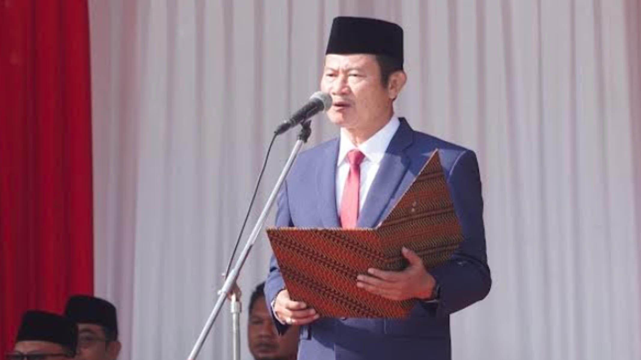 Bupati Lamongan Ajak Ayah Antar Anak di Hari Pertama Sekolah, Peran Keluarga Cegah Fatherless - Surya.co.id