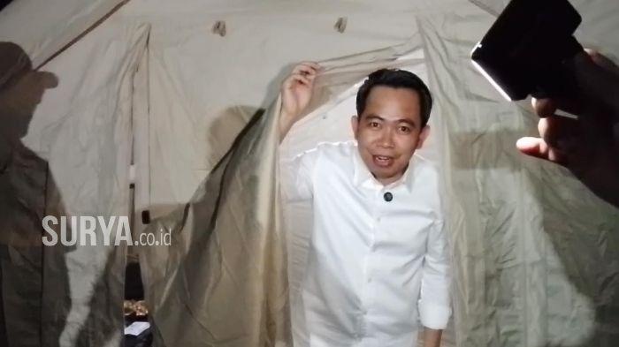Bupati-Muhammad-Fawait-masuk-tenda-camping-di-Kebun-Zeelandia-Desa-Kramat-Sukoharjo.jpg