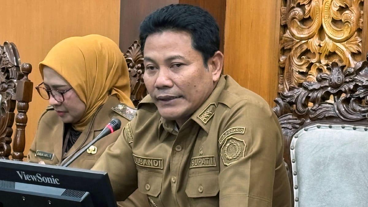Bupati-Sidoarjo-Subandi-1042026.jpg