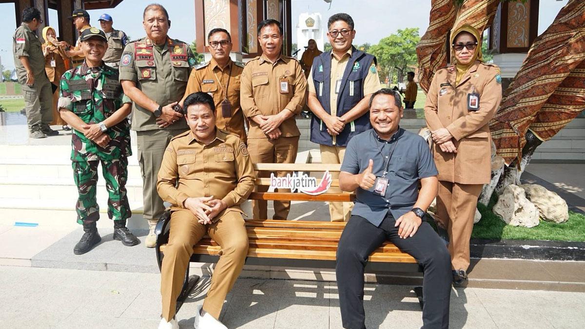 Pengunjung Alun-Alun Sidoarjo Tembus 10 Ribu, Bupati Subandi Ajak Warga Jaga Kebersihan