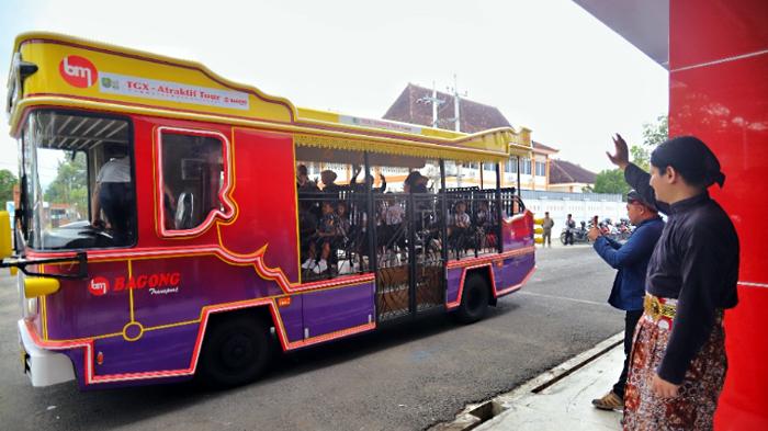 Bus-Wisata-Gratis-Attractive-Tour-Bus-Trenggalek-Jadi-Primadona-Masyarakat.jpg