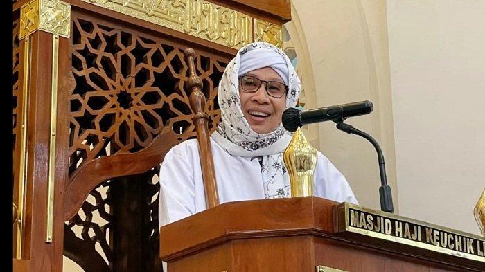 Buya-Yahya-saat-menyampaikan-khutbah-sholat-jumat.jpg