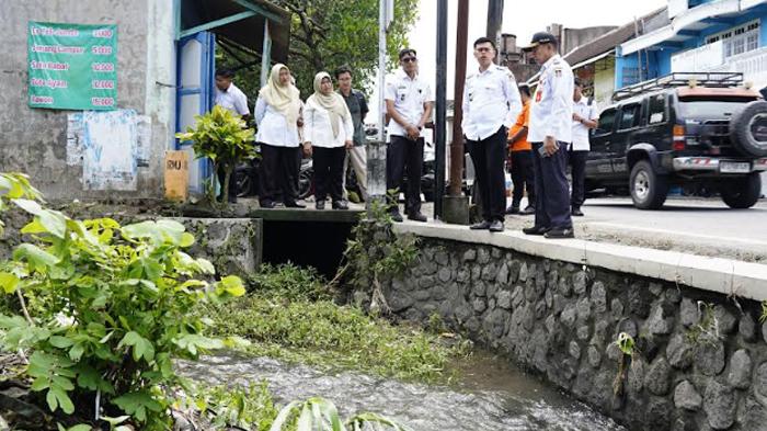 CEK-SALURAN-AIR-Wali-Kota-Blitar-Syauqul-Muhibbin-atau-Mas-Ibin.jpg