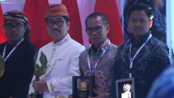 Dahlan Dahi Terima PWI Awards 2026 atas Perannya Satukan 2 Kubu PWI