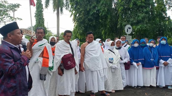 CJH-asal-Kabupaten-Tuban-melakukan-bimbingan-manasik-haji.jpg