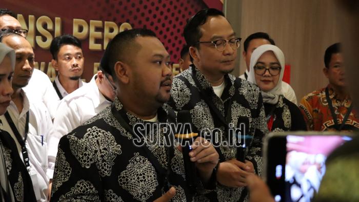 Pilkada Gresik 2024, Gus Yani Berikan Hak Suara di Kebomas, Asluchul Alif di Manyar