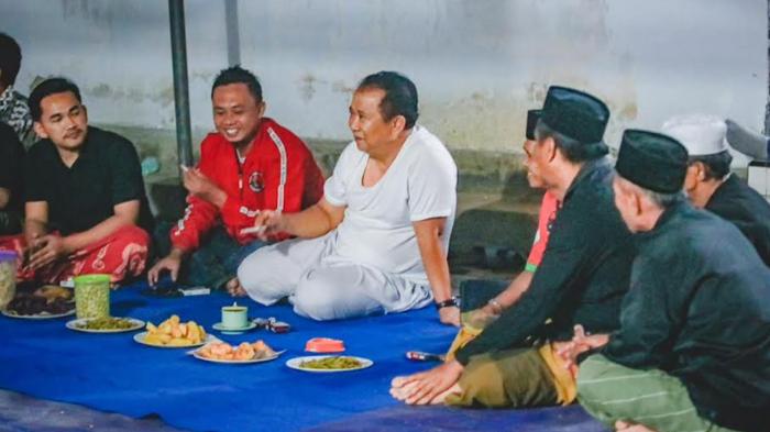 Cabup-Hendy-Siswanto-bermalam-di-rumah-warga-saat-kampanye-Pilkada-Jember-2024.jpg