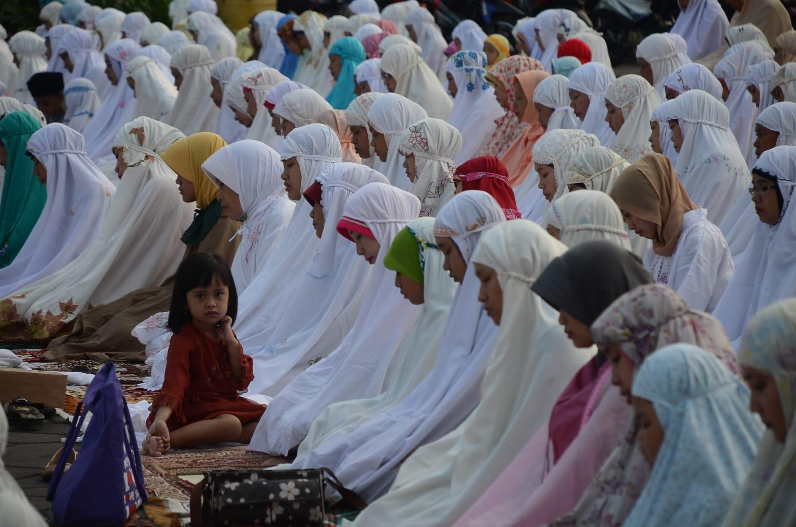 Cara Sholat Tarawih 11 Rakaat dengan Formasi 4-4-3 Termasuk Witir di Bulan Ramadan