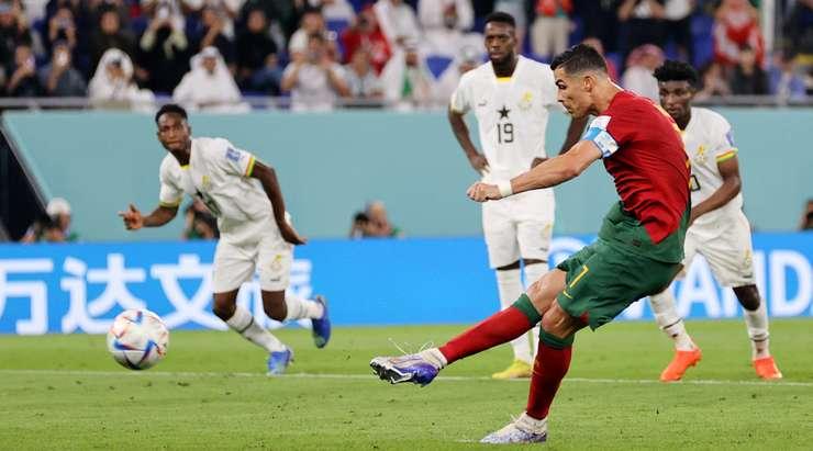 surabaya/Cristiano-Ronaldo-mencetak-gol-dari-tendangan-penalti.jpg