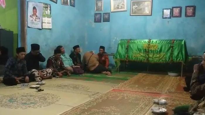 DISEMAYAMKAN-Jenazah-Wakiyem-alias-Mbok-Yem-disemayamkan-di-rumah-duka.jpg