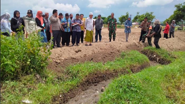 DPRD Situbondo Janjikan Solusi Pengurukan Saluran Irigasi Oleh Pengembang, HIPP Sebut Aset Negara
