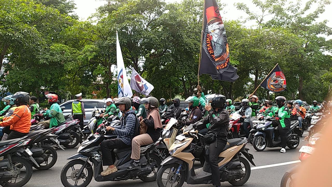 Daftar-Pengalihan-Arus-Lalu-Lintas-saat-Demo-Driver-Online-Surabaya-Hari-Ini-28-April-2026.jpg