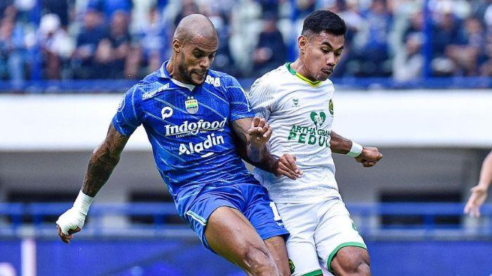 David-Da-Silva-saat-memperkuat-Persib-Bandung-di-laga-melawan-Persita-Tangerang.jpg