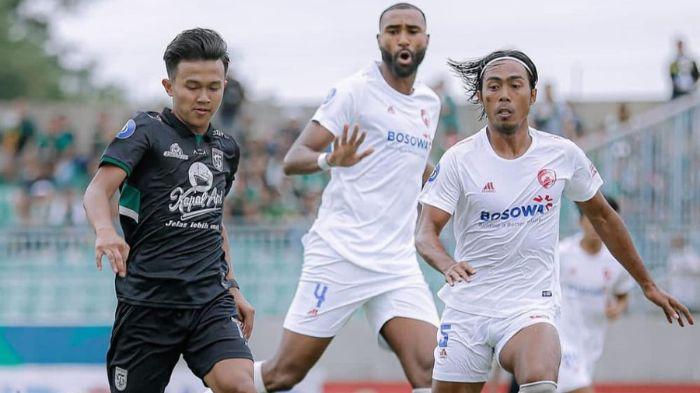 Denny-Agus-saat-laga-Persebaya-vs-PSM-Makassar.jpg