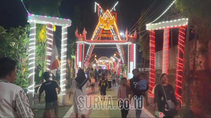 Gemerlap Lampu Hiasi Dusun Biyodo Menganti Gresik, Semarakkan HUT Kemerdekaan RI ke-80